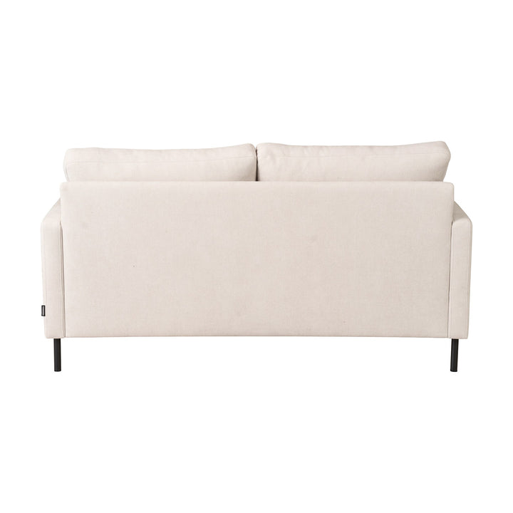Hovden Como 2-seter sofa i kremhvit stoff med sorte metallben, sett bakfra mot hvit bakgrunn