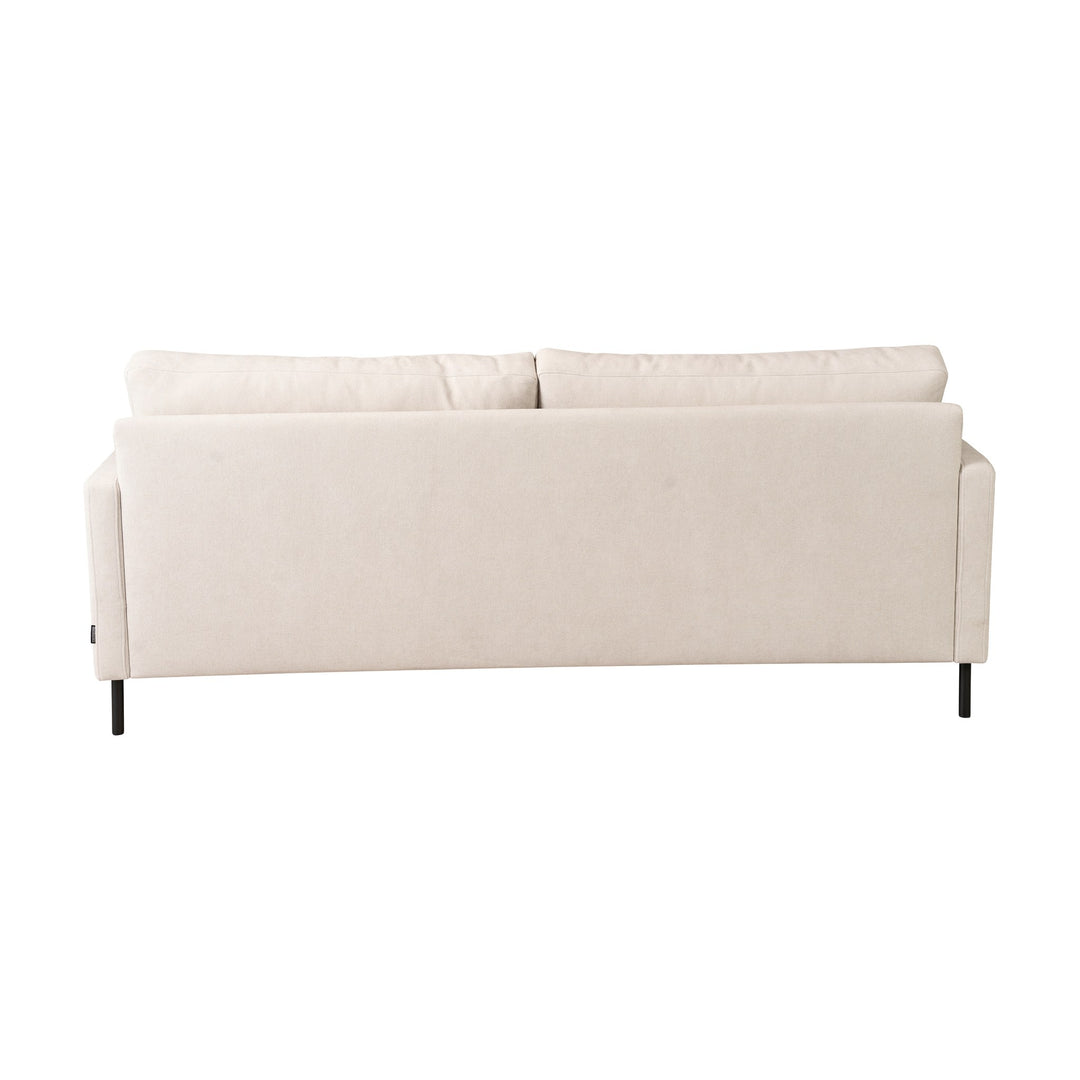 Hovden Como 3-seter sofa i kremhvit stoff med sorte metallben, sett bakfra mot hvit bakgrunn