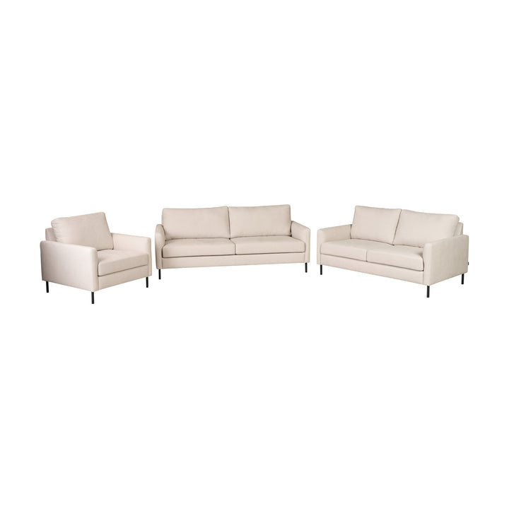 Hovden Como serie i kremhvit med lenestol og to sofaer på sorte metallben, mot hvit bakgrunn