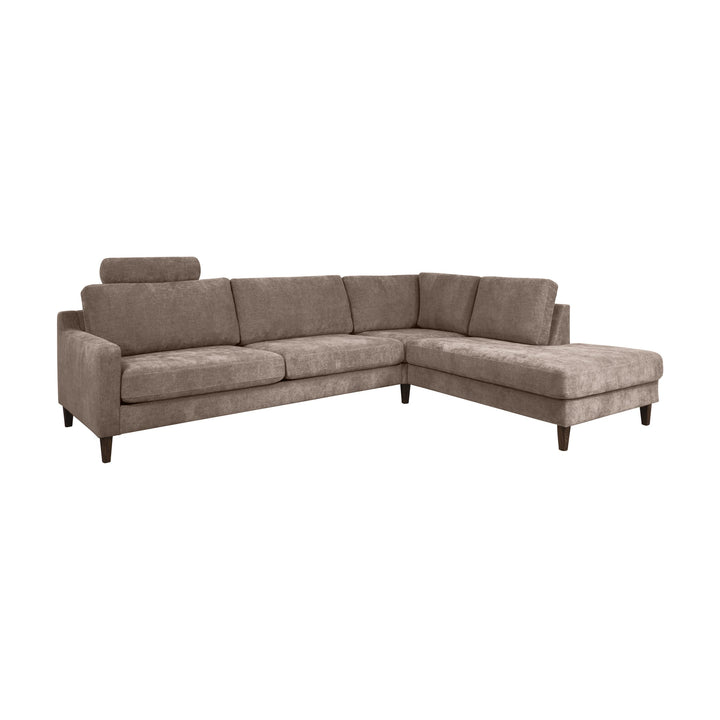 Hovden Scandinavian Touch nakkepute montert på gråbrun chenille hjørnesofa, mot hvit bakgrunn