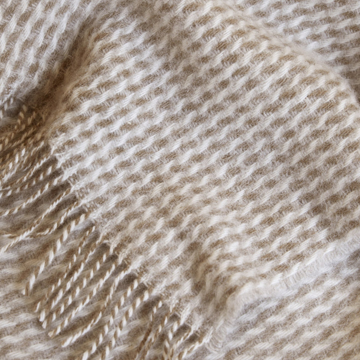 Høie Teide Pledd, lys karamell, 120x180cm – detaljbilde