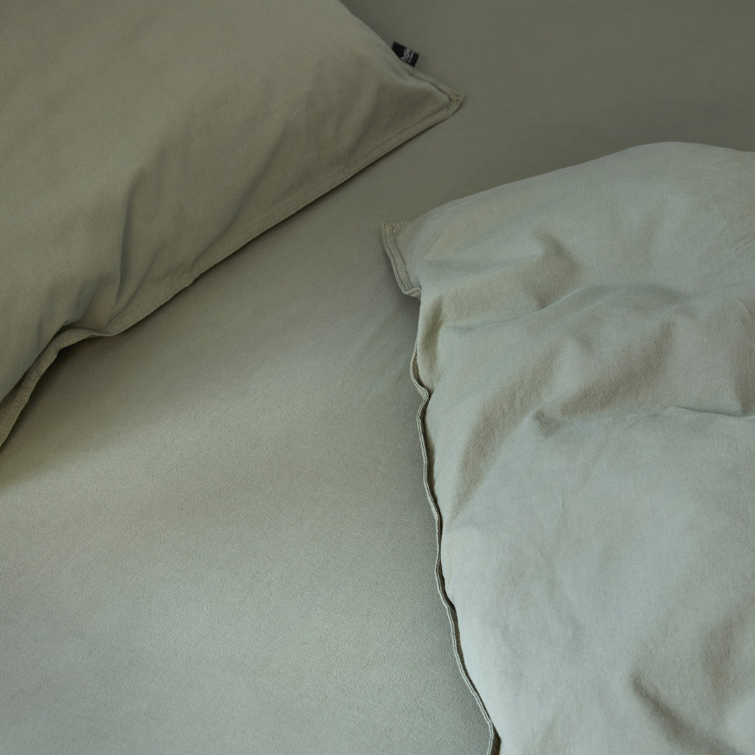 Høie Frøya Sengetøy, dempet grønn, 140x220cm – detaljbilde