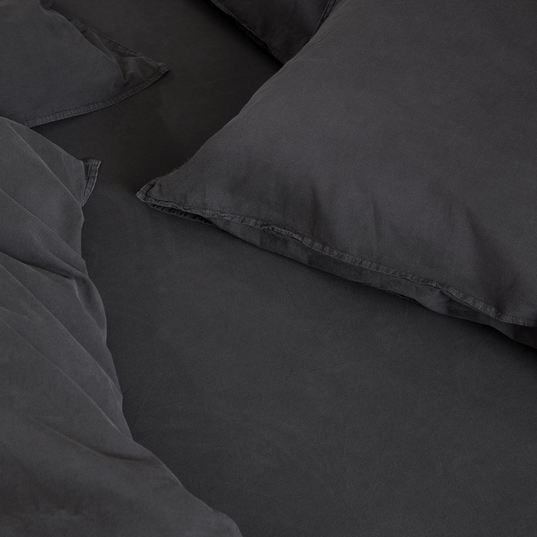 Høie Frøya Sengetøy, dempet sort, 140x200cm – detaljbilde
