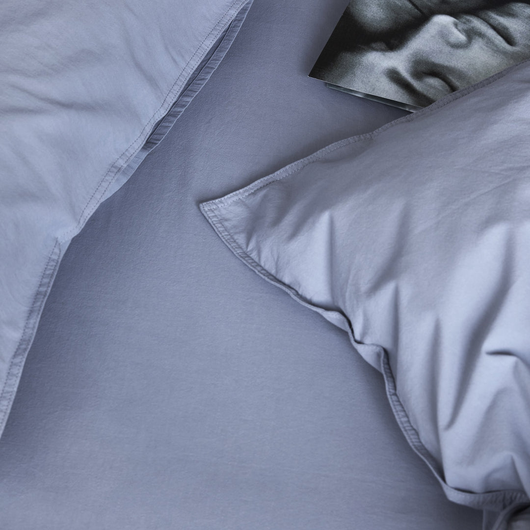 Høie Frøya Sengetøy, dus denimblå, 140x220cm – detaljbilde