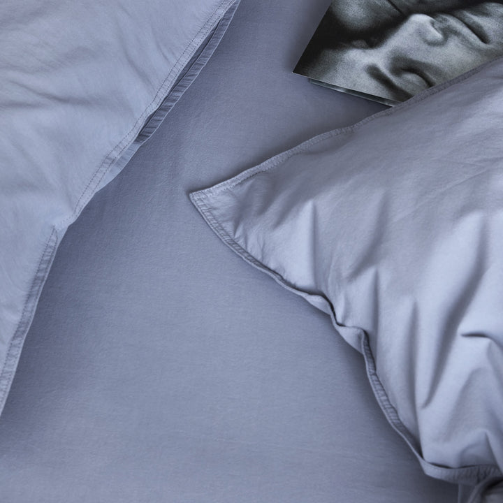 Høie Frøya Sengetøy, dus denimblå, 140x220cm – detaljbilde