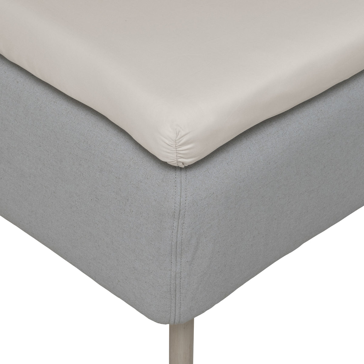 Høie Konvoluttlaken Sateng, lys beige, 180x200/30cm – detaljbilde