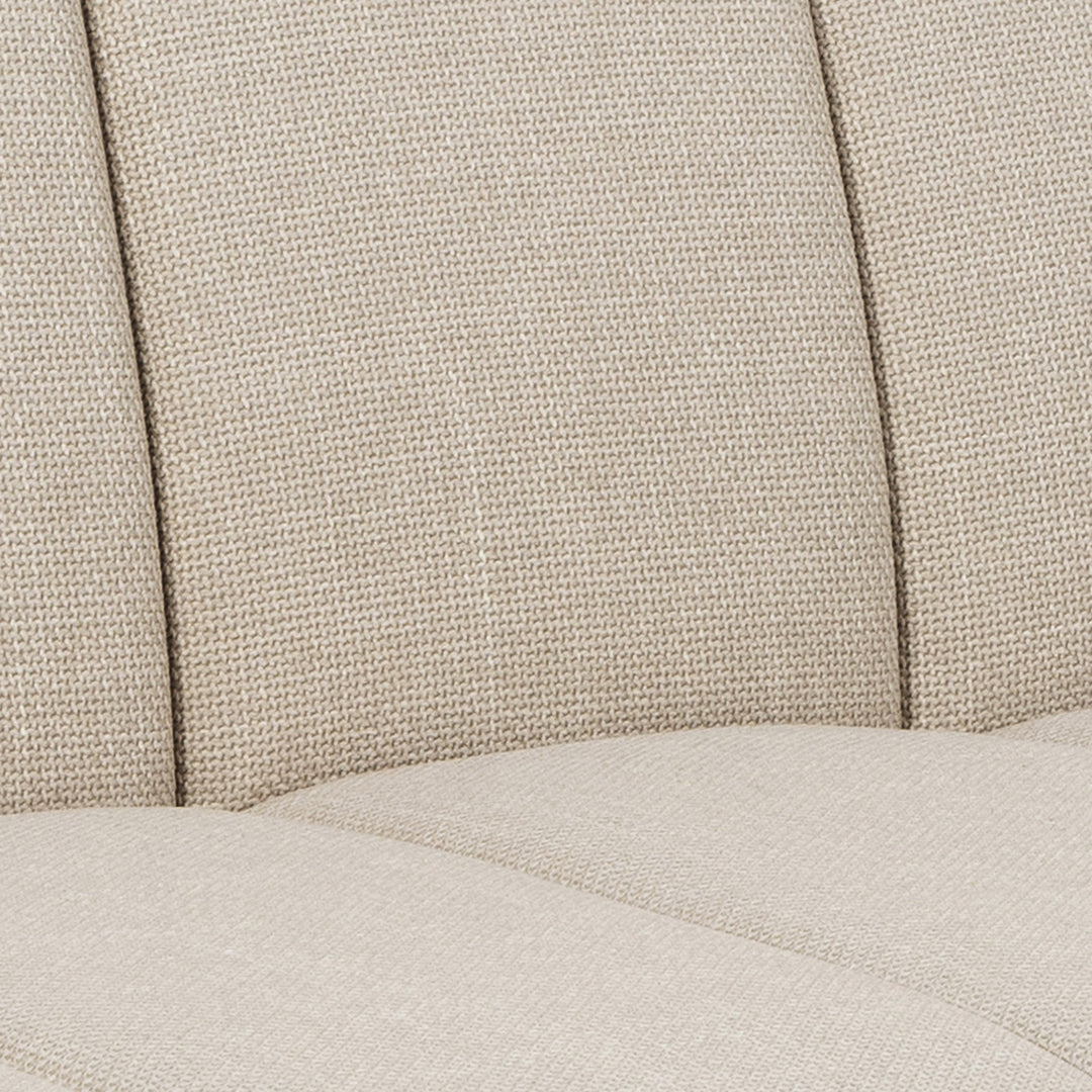 Caix sovesofa i beige stoff, nærbilde av rygg med vertikale sømmer