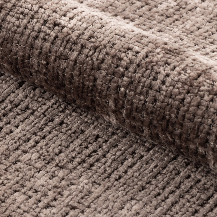Vento sovesofa i gråbrun chenille, nærbilde av den myke tekstilen