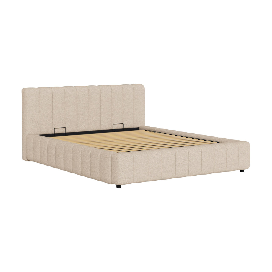 Lorris seng i beige bouclé med kanaltuftet gavl og sorte ben