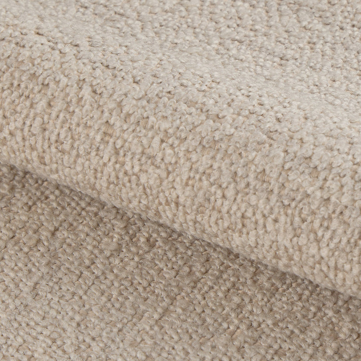 Rushville hjørnesofa i beige bouclé, nærbilde av det myke teksturerte stoffet