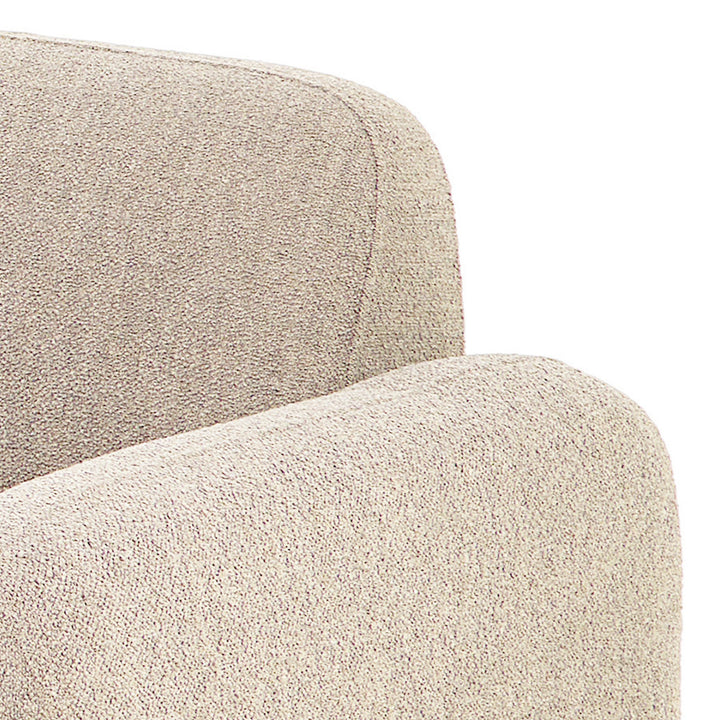 Rushville hjørnesofa i beige bouclé, nærbilde av rygg og armlene i bouclé-tekstur