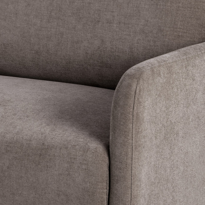Bangkok sofa i gråbrun chenille, nærbilde av armlene og sete