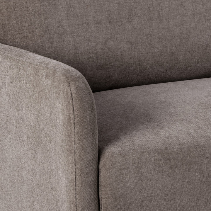Bangkok sofa i gråbrun chenille, nærbilde av armlene og sete