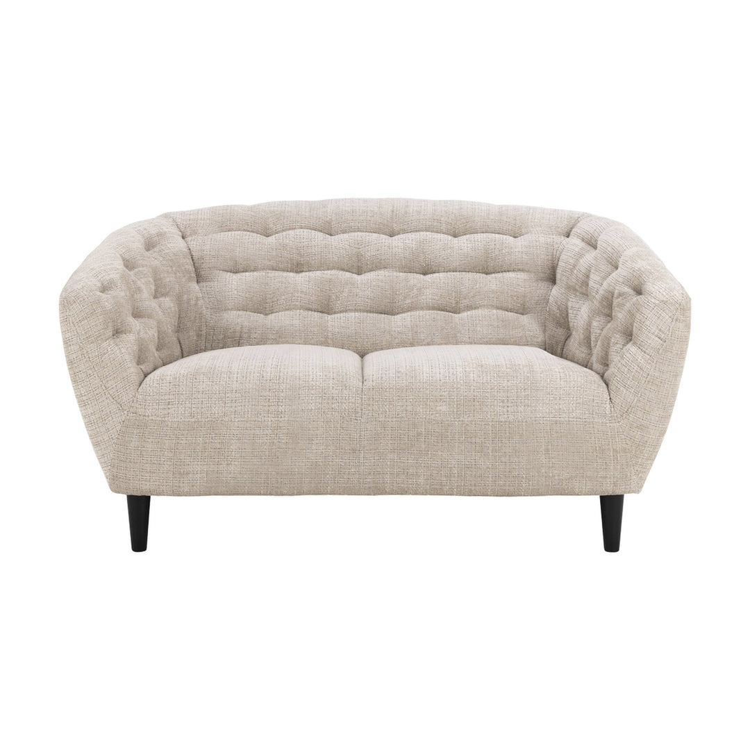 Ria 2-seter sofa i beige chenille med tuftet rygg og sorte ben
