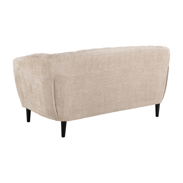 Ria 2-seter sofa i beige chenille med svarte ben, sett bakfra.