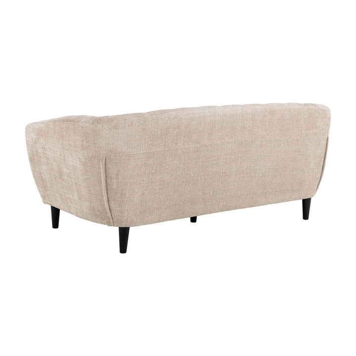 Ria 3-seter sofa i beige chenille med svarte, koniske ben, sett bakfra.