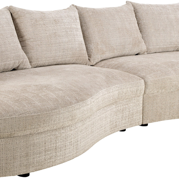 Cordova sofa i beige stoff, nærbilde av buet modulsofa med løse ryggputer