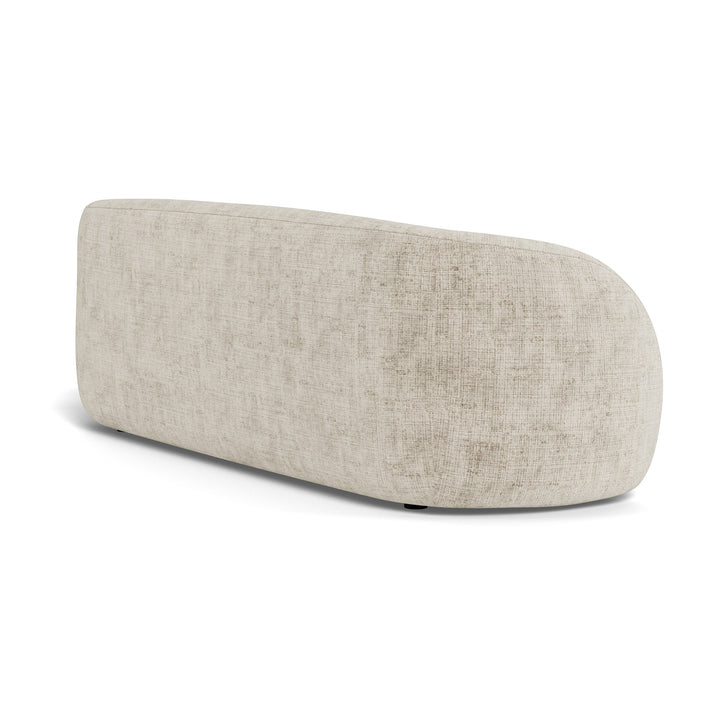 Lodi sofa i lys beige bouclé, sett skrått bakfra
