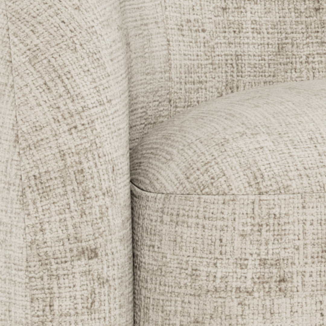 Lodi sofa i lys beige bouclé, nærbilde av sete og armlene