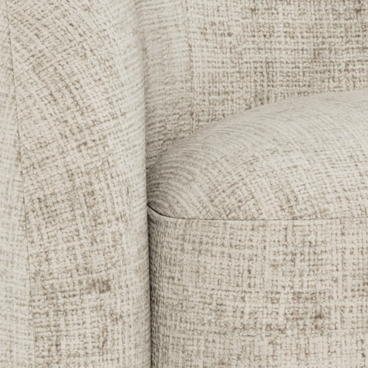 Lodi sofa i lys beige bouclé, nærbilde av sete og armlene