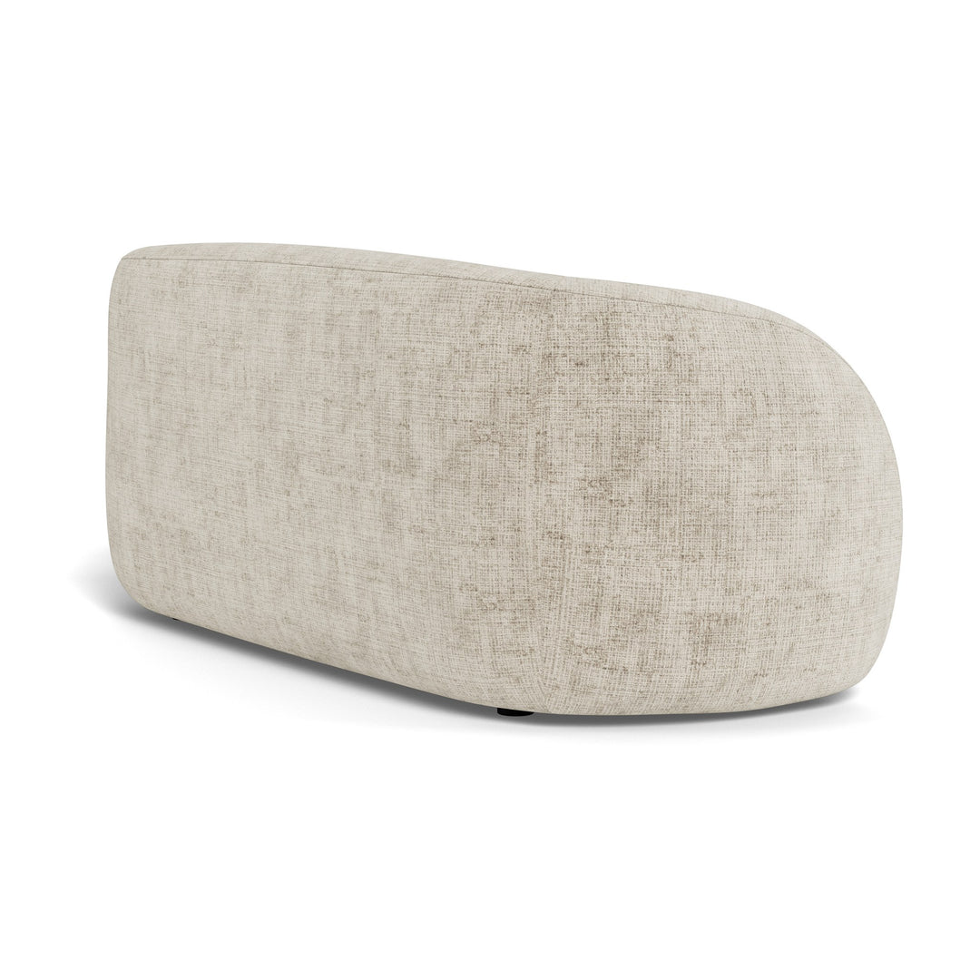 Lodi sofa i lys beige bouclé, sett skrått bakfra