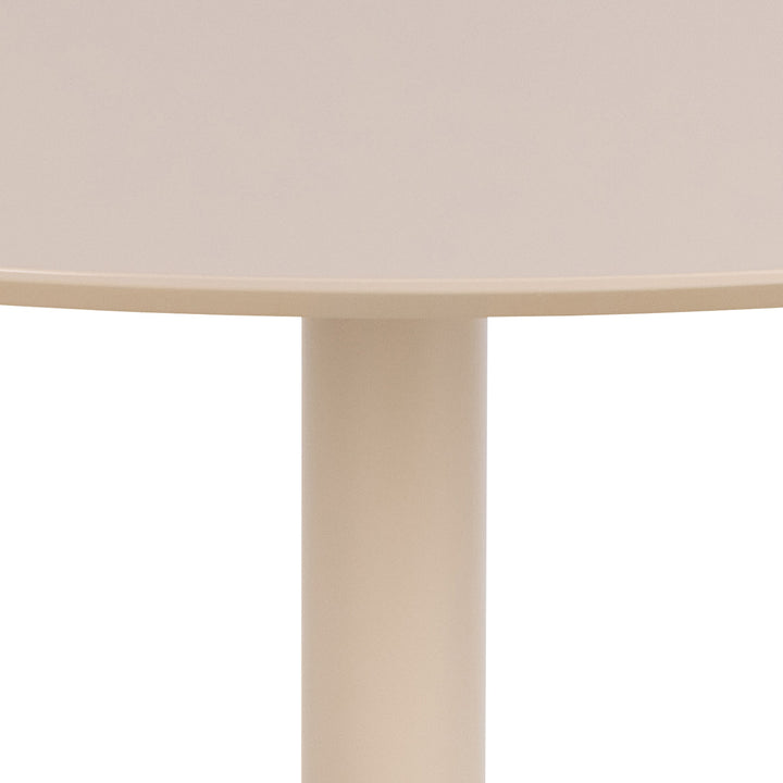 Ibiza spisebord i beige, nærbilde av den runde platen og den sylindriske søylefoten.