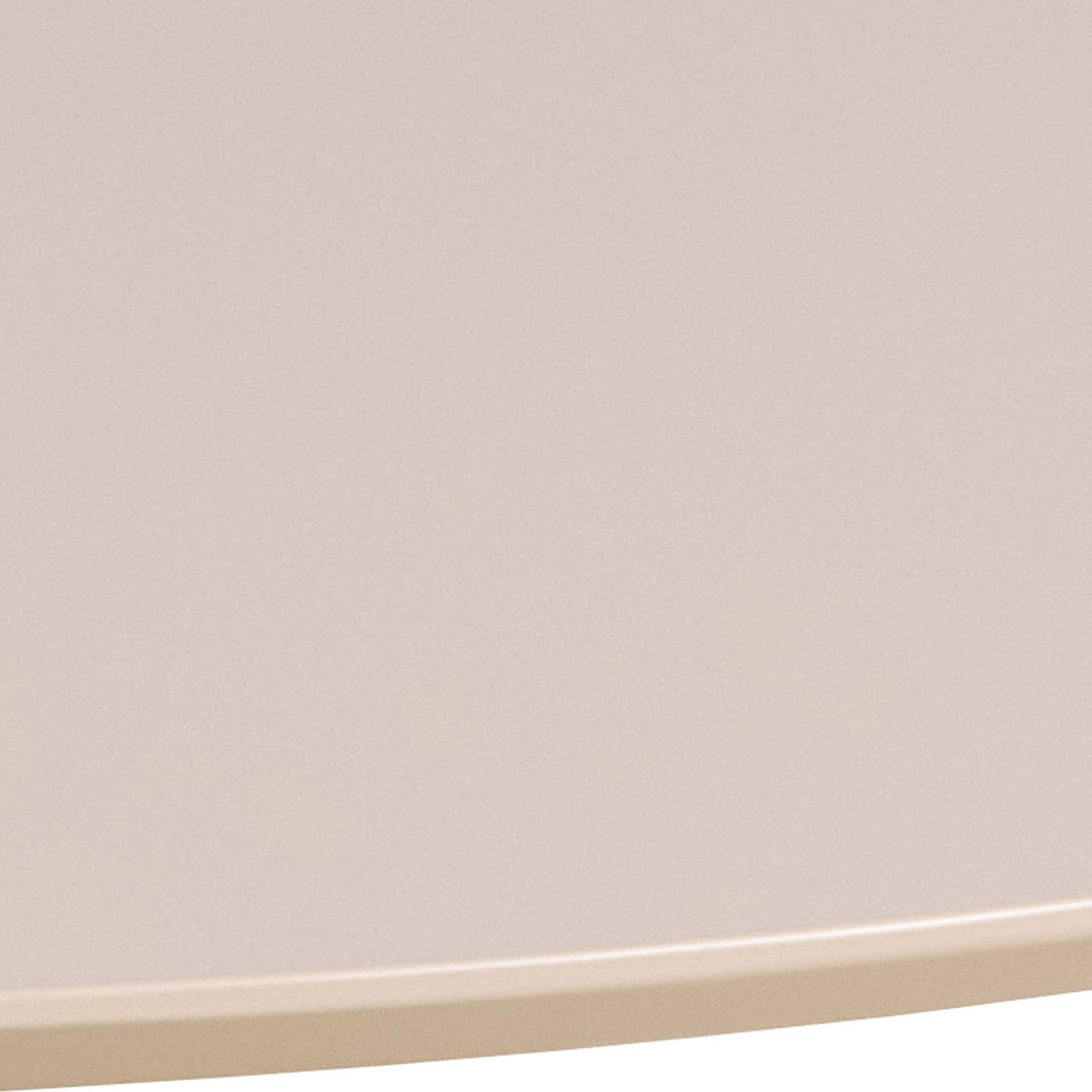 Ibiza spisebord i beige, nærbilde av den glatte, matte bordplaten.