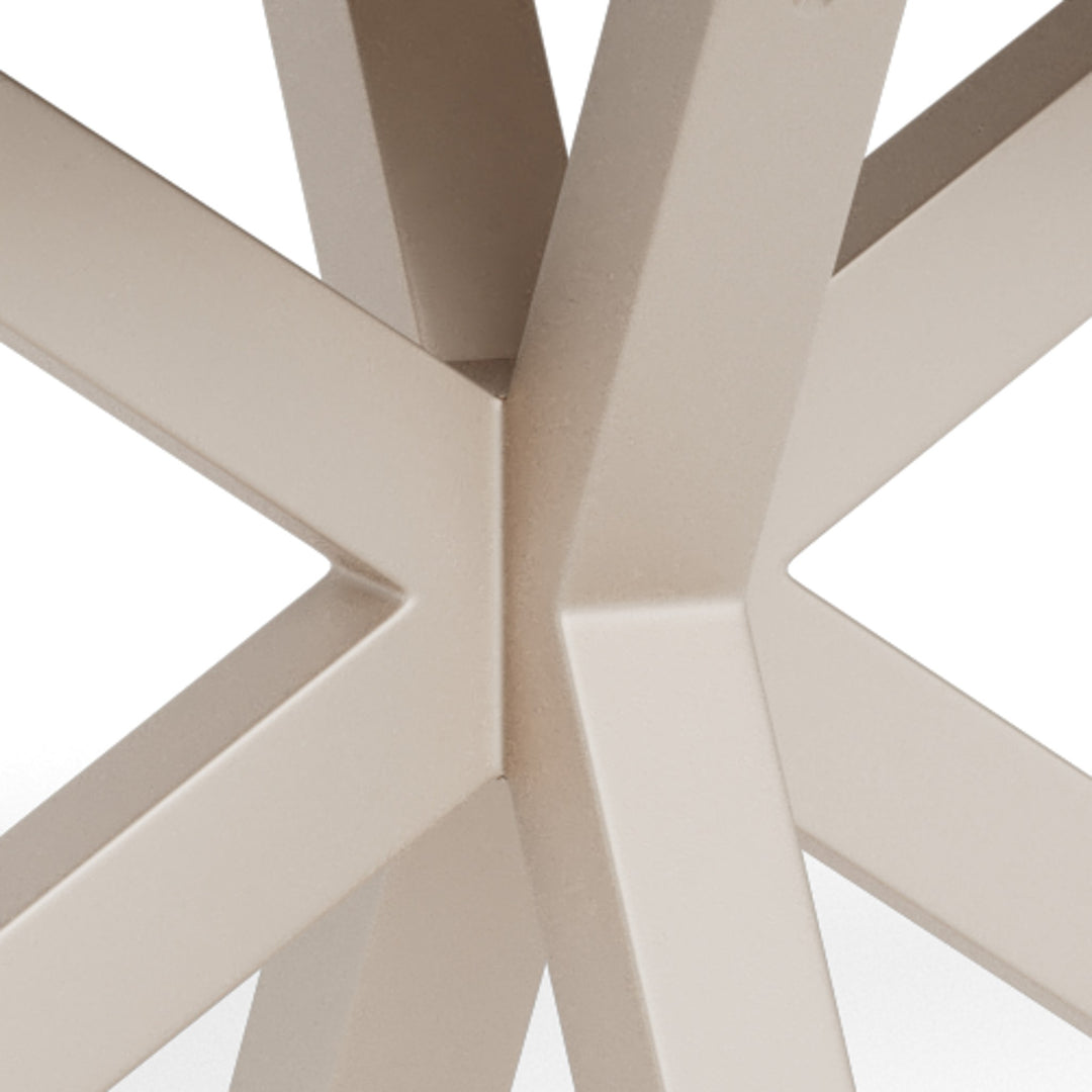 Heaven spisebord, nærbilde av beige kryssformet metallunderstell