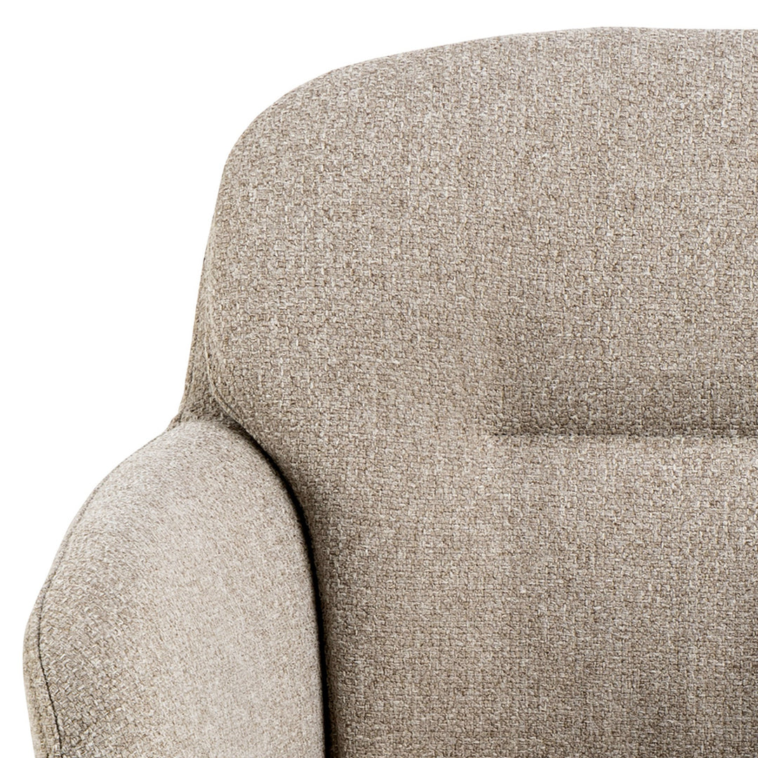 Dora spisestol i beige, nærbilde av ryggtopp og armlene i vevd stoff