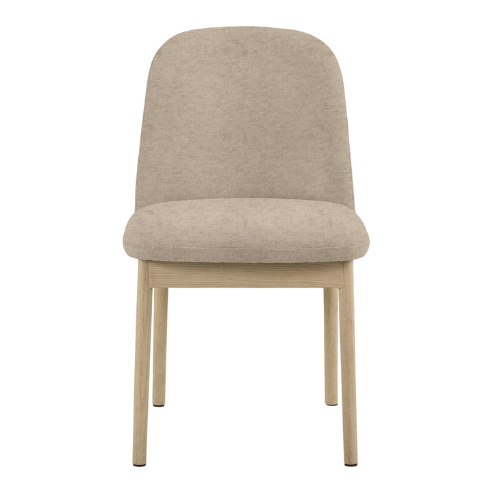 Leo spisestol i beige stoff sett forfra, med ramme og bein i lys eik.