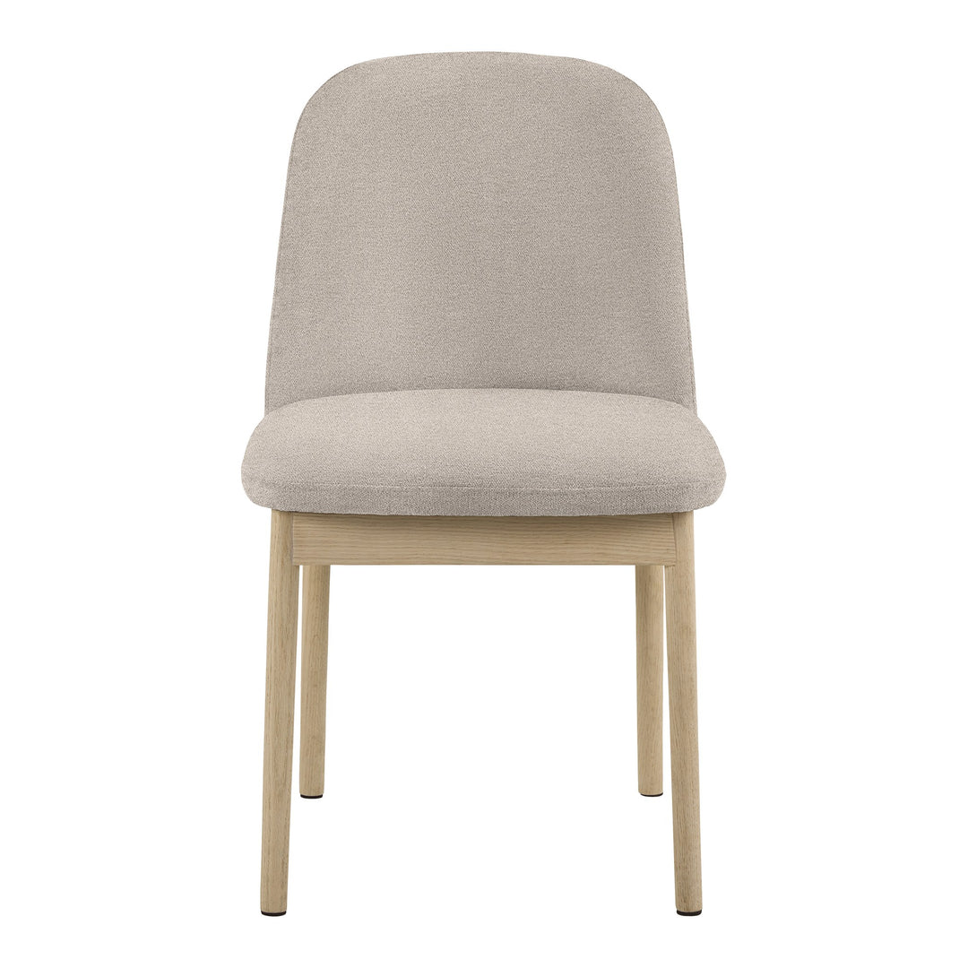 Leo spisestol i beige stoff sett forfra, med bein i lys eik.