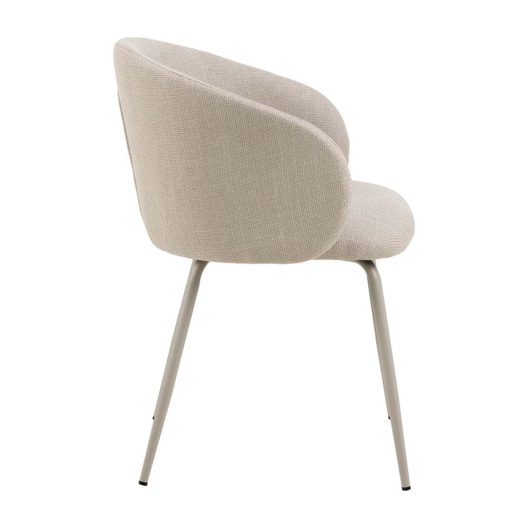 Eleanor spisestol i kremhvit bouclé sett fra siden, med avrundede armlener og lyse beige metallben
