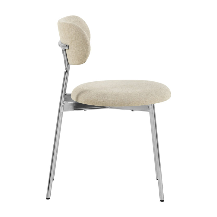 Lyric spisestol i sandfarget chenille, sett fra siden, med forkromet understell