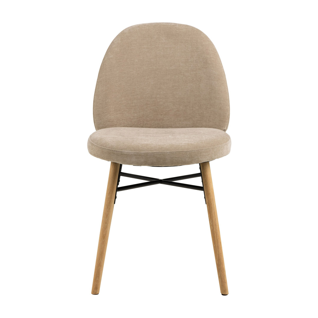 Sophia spisestol i beige stoff med eikeben og sort kryssstag, sett forfra