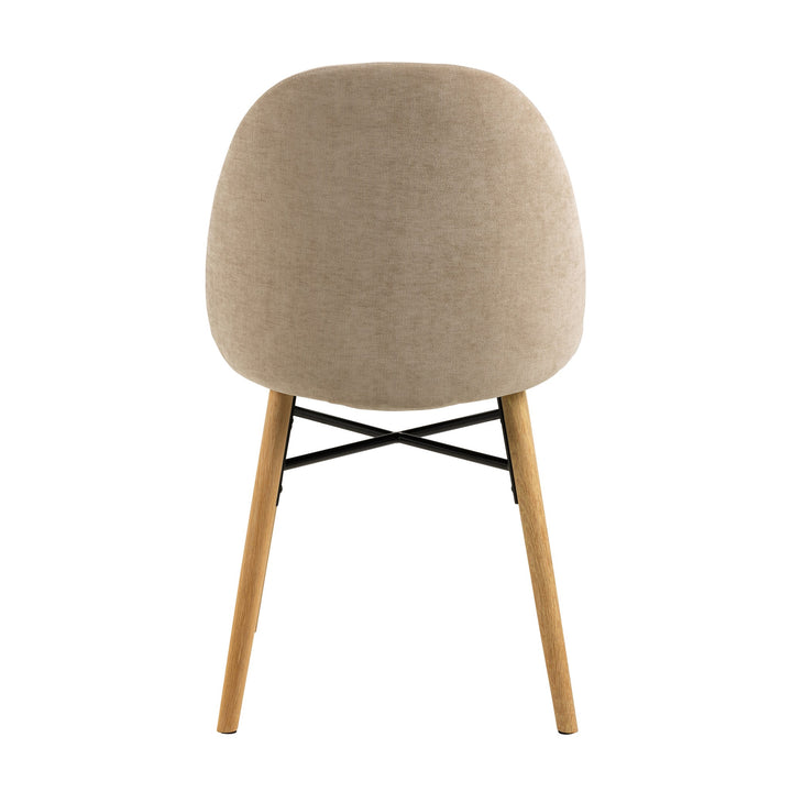 Sophia spisestol i beige stoff med eikeben og sort kryssstag, sett bakfra