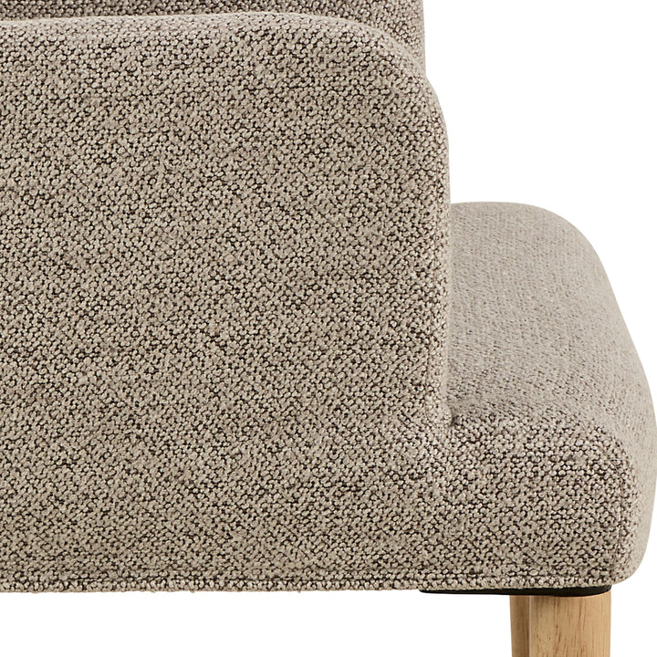 Zoe spisestol, nærbilde av beige bouclé-trekk og armlene