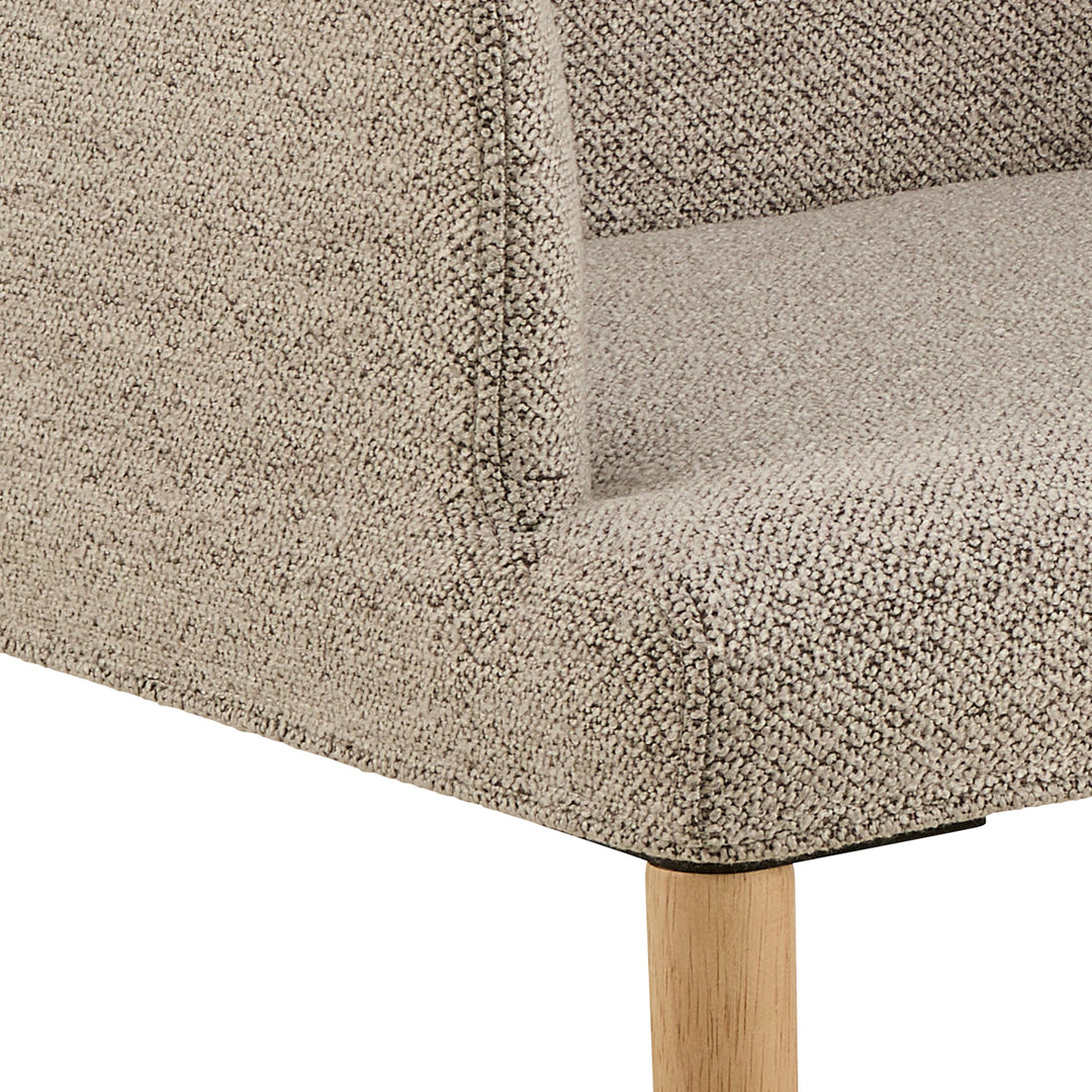 Zoe spisestol, detalj av beige bouclé-armlene og sete