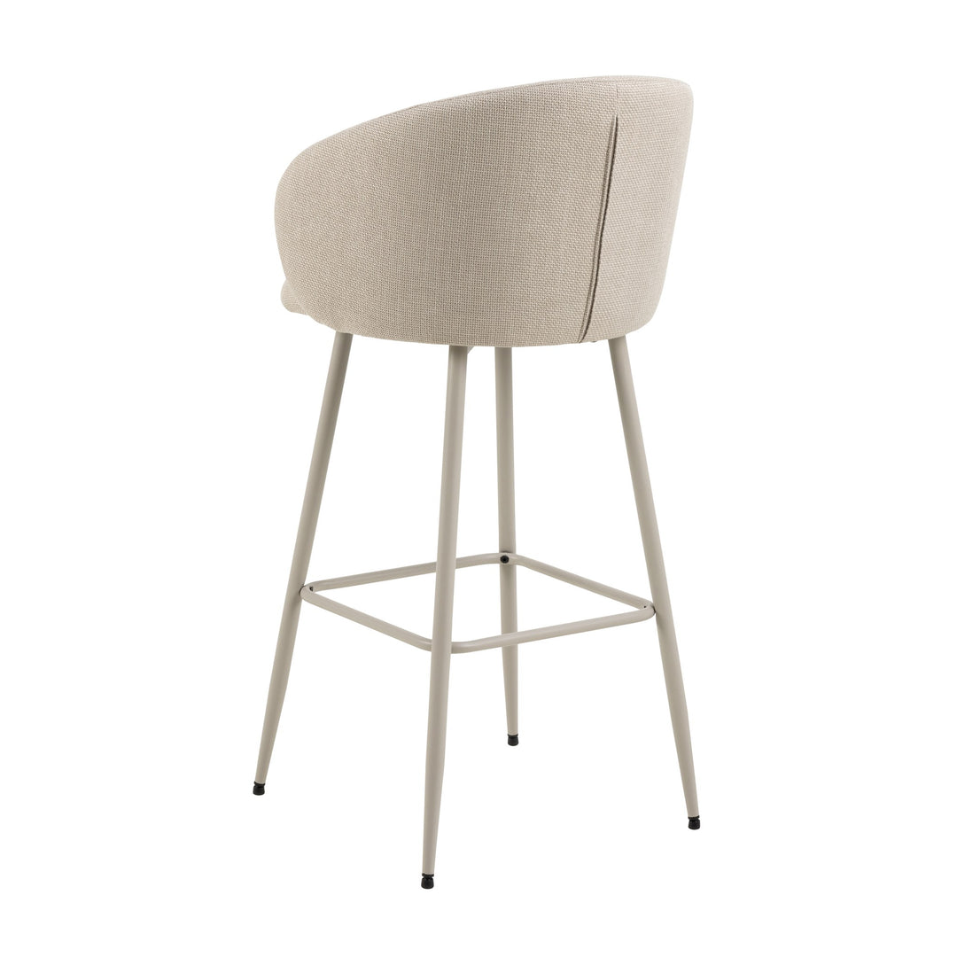 Eleanor barstol i beige stoff med smale beige metallben, sett bakfra.