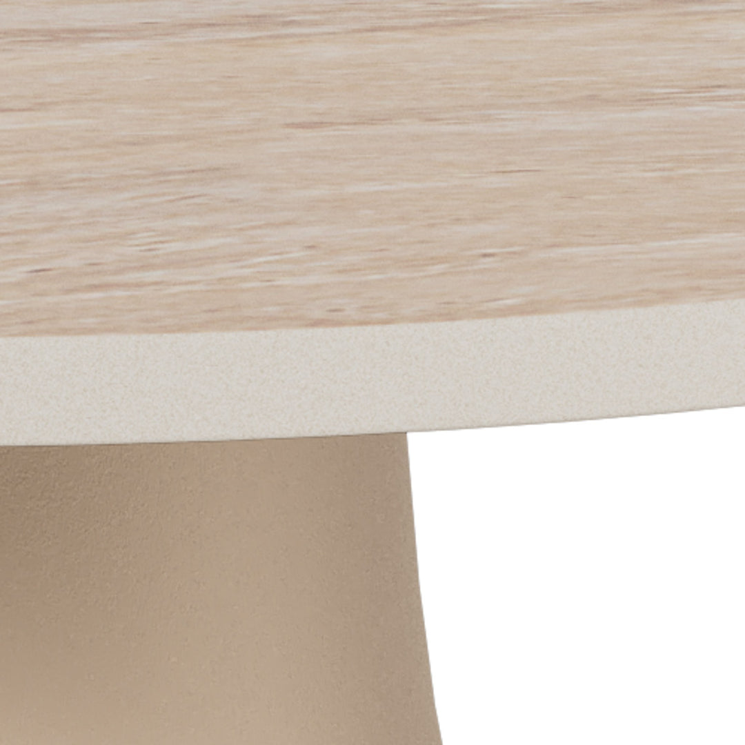 Santorini sofabord, nærbilde av lys beige travertinplate og beige konisk fot