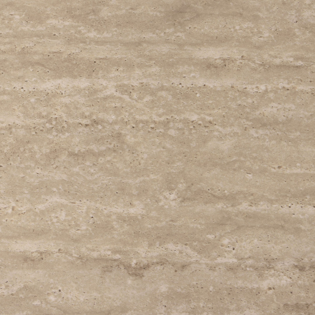 Santorini sofabord, nærbilde av beige travertin med naturlig åremønster i steinen.
