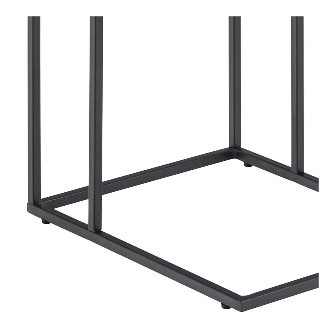 Infinity sidebord, detalj av sort metallramme og ben mot hvit bakgrunn
