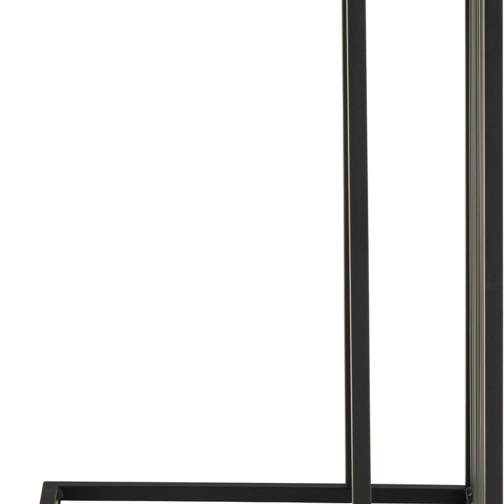 Strington sidebord, nærbilde av sort metallramme med spiler mot hvit bakgrunn.