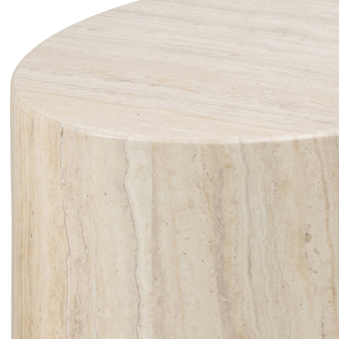 Mice sidebord i travertin, nærbilde av beige stein med striper