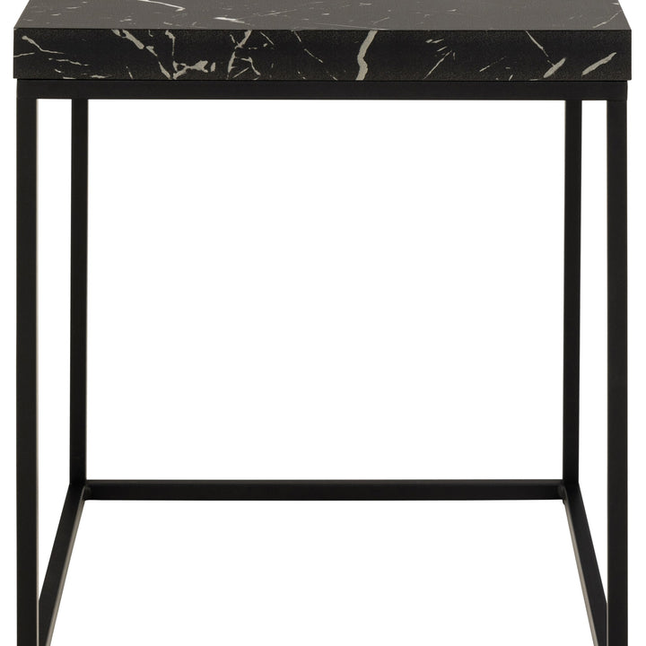 Barossa sidebord med sort marmorplate og sort metallramme sett forfra mot hvit bakgrunn