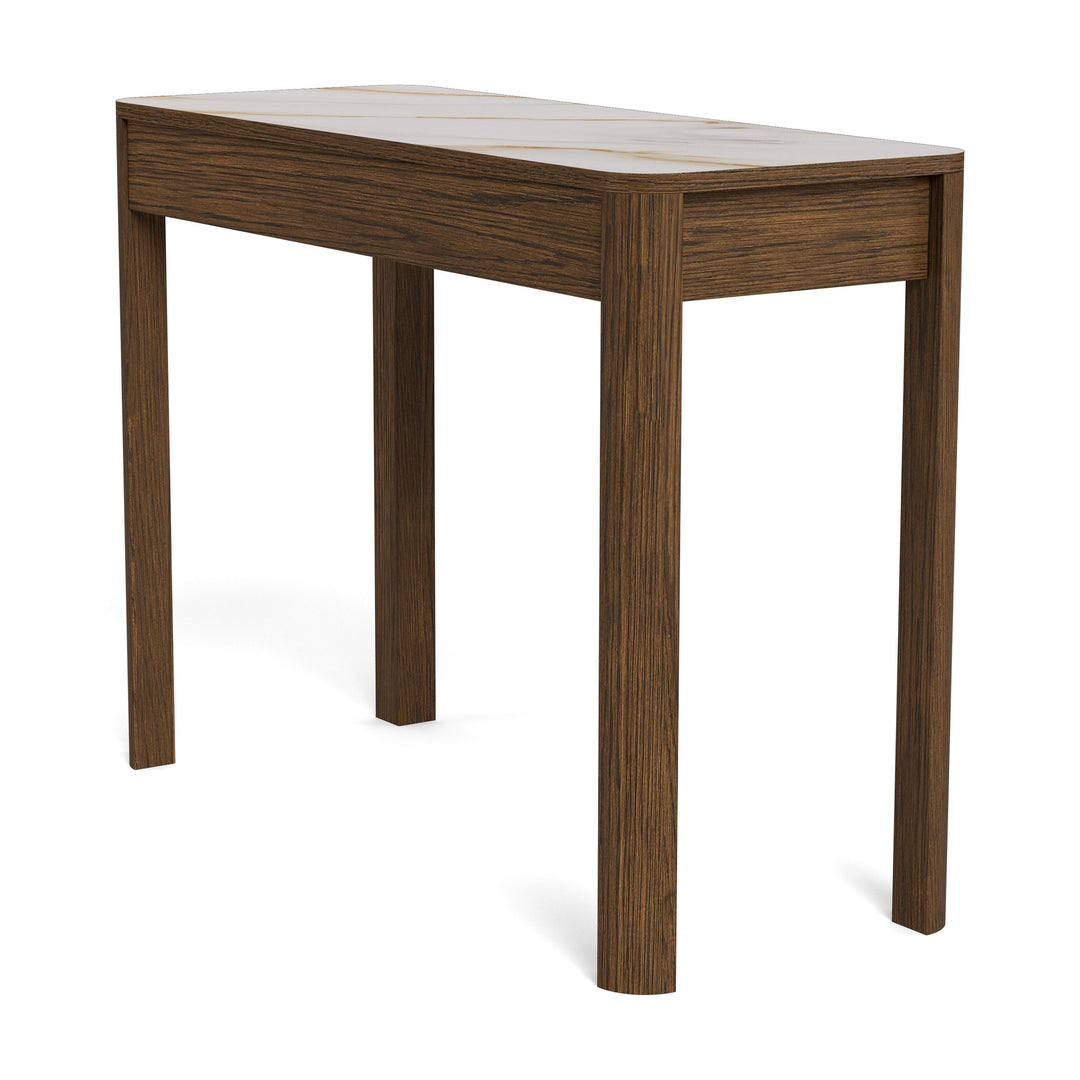 Hampton konsollbord i mørk eik med hvit marmorplate, sett skrått fra siden
