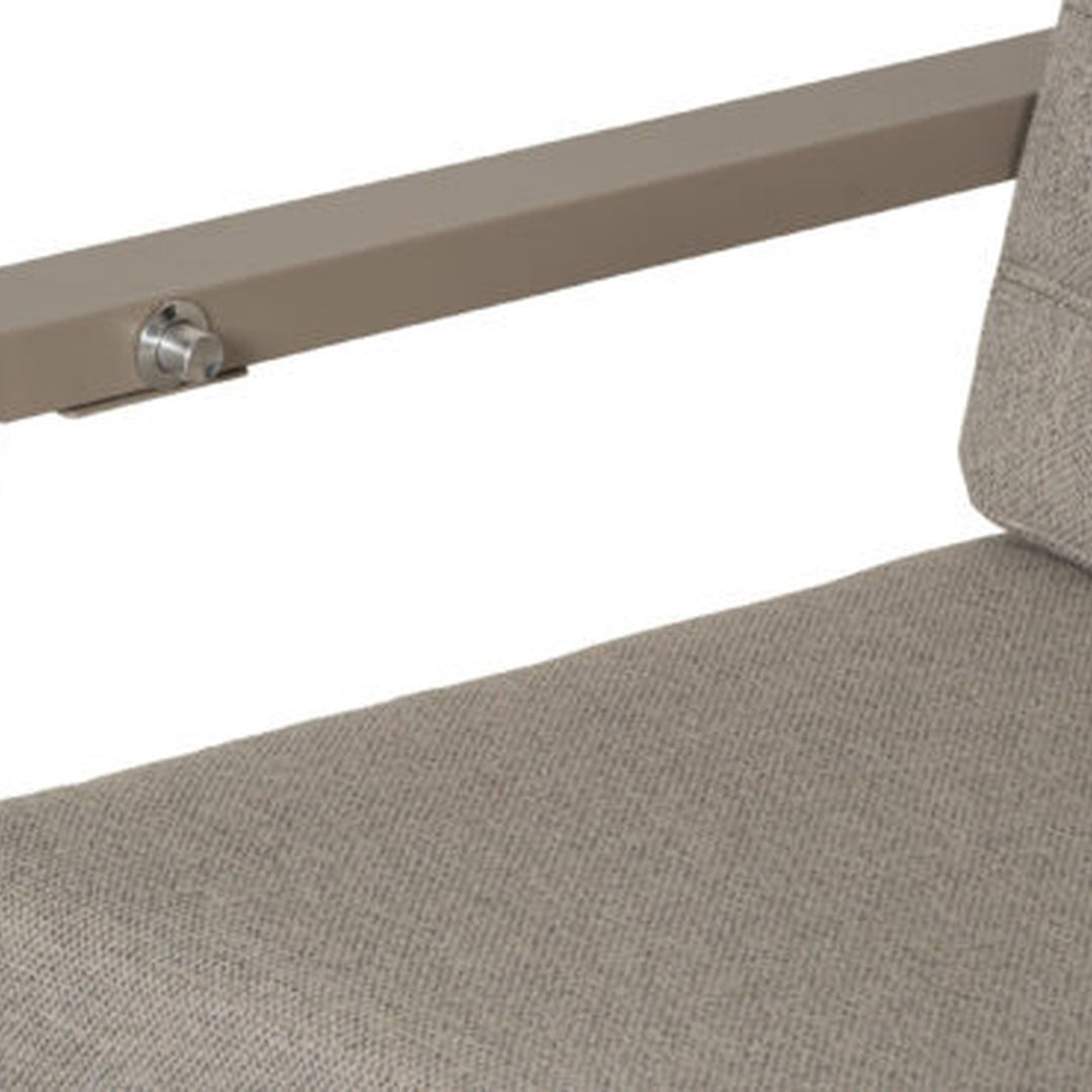 Almeria reclinersett, nærbilde av sandfarget ramme med justeringsknott og beige pute