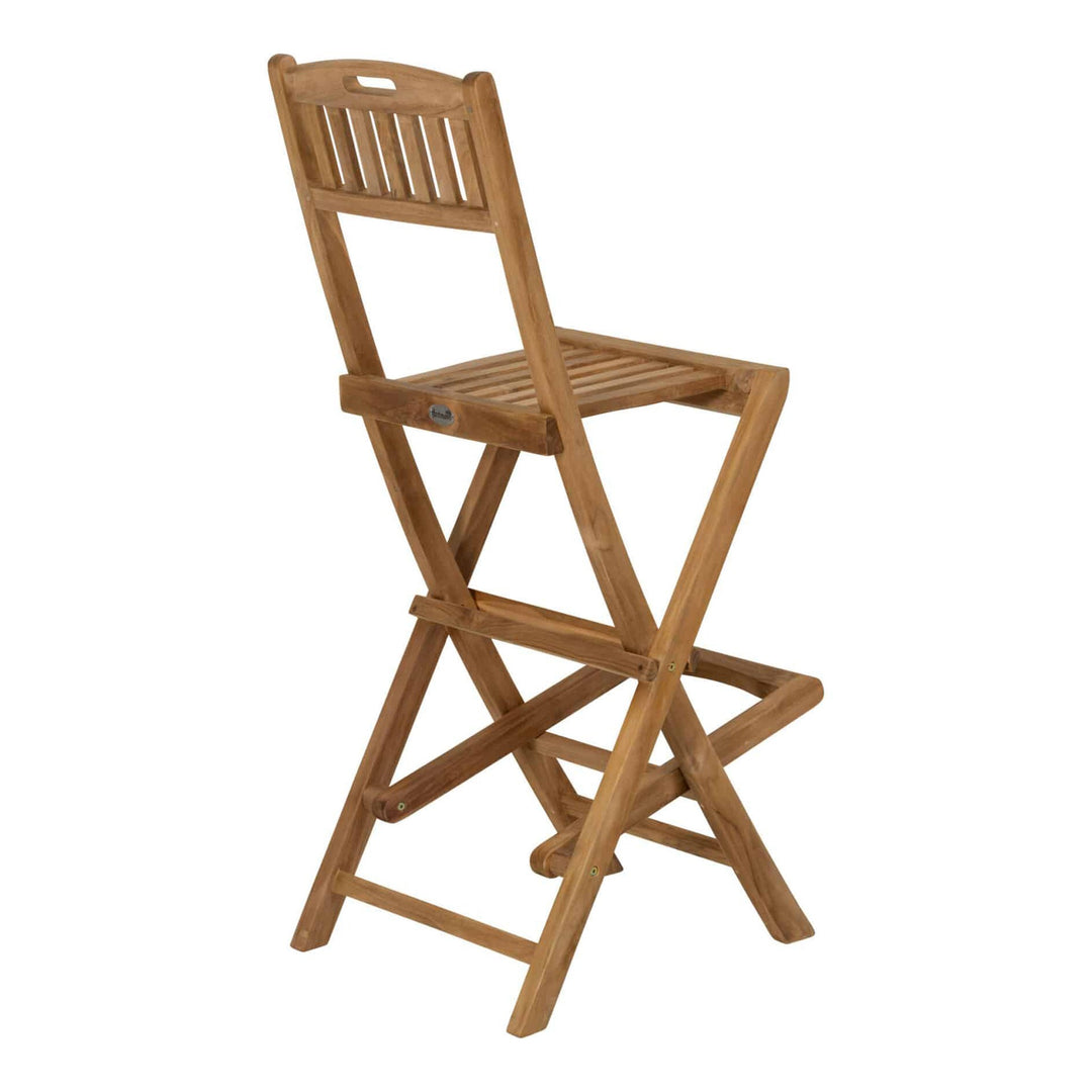 Hartman Skagen barstol i teak, klappbar, sett skrått bakfra mot hvit bakgrunn