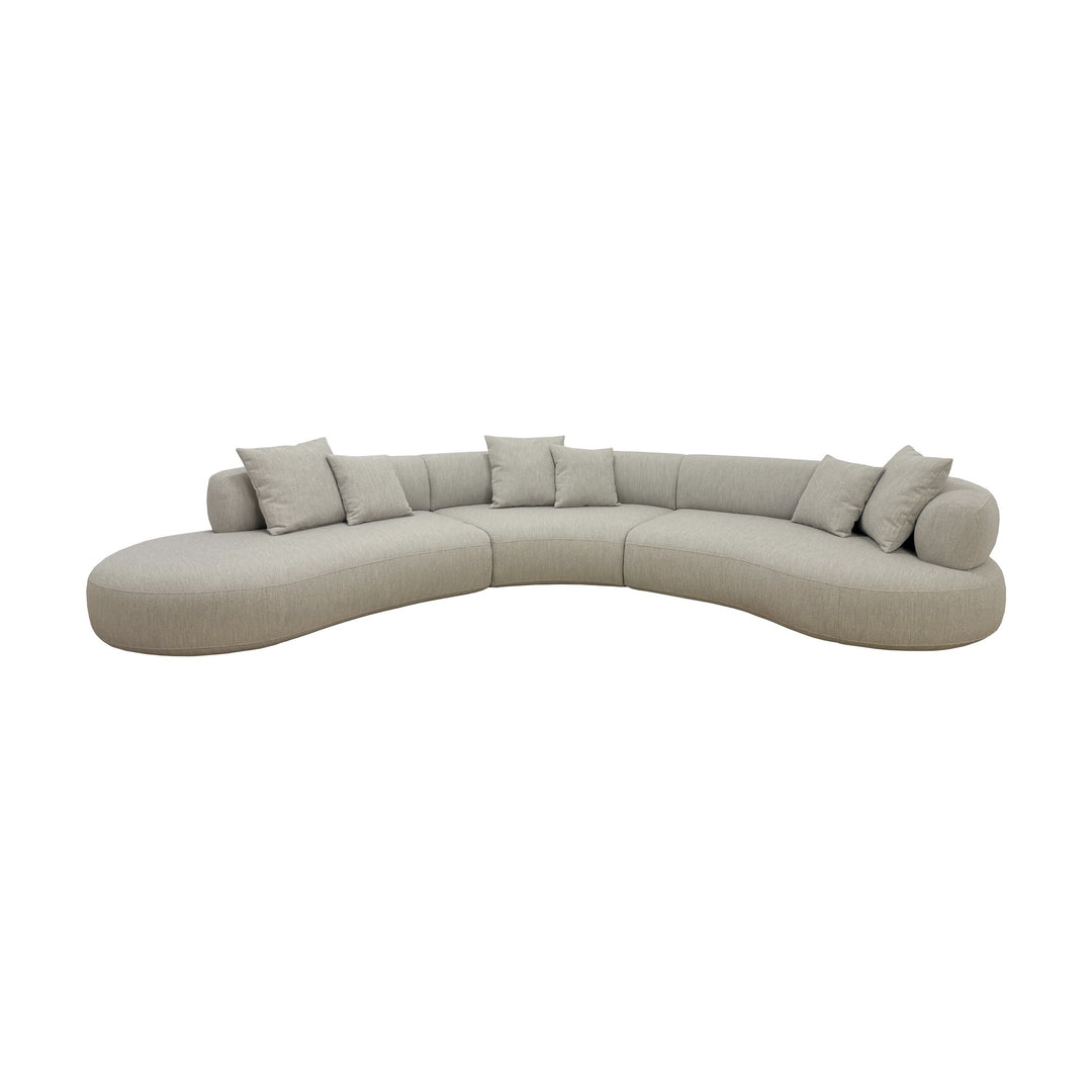 Raja modulsofa i varm beige chenille med buet design og løse puter