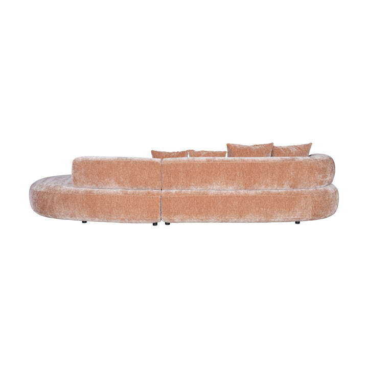 Raja modulsofa i varm beige chenille, buet design, sett bakfra