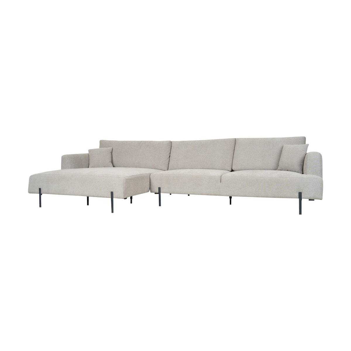 Milazzo hjørnesofa i lys beige stoff med sjeselong og slanke sorte metallben
